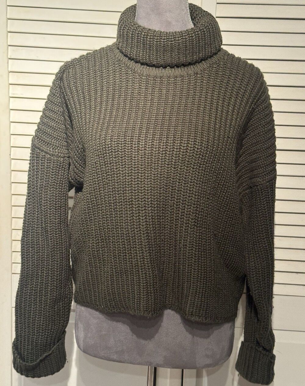 Limited London Paris New York Wool Chunky Oversized Cropped Turtleneck  Sz Sm